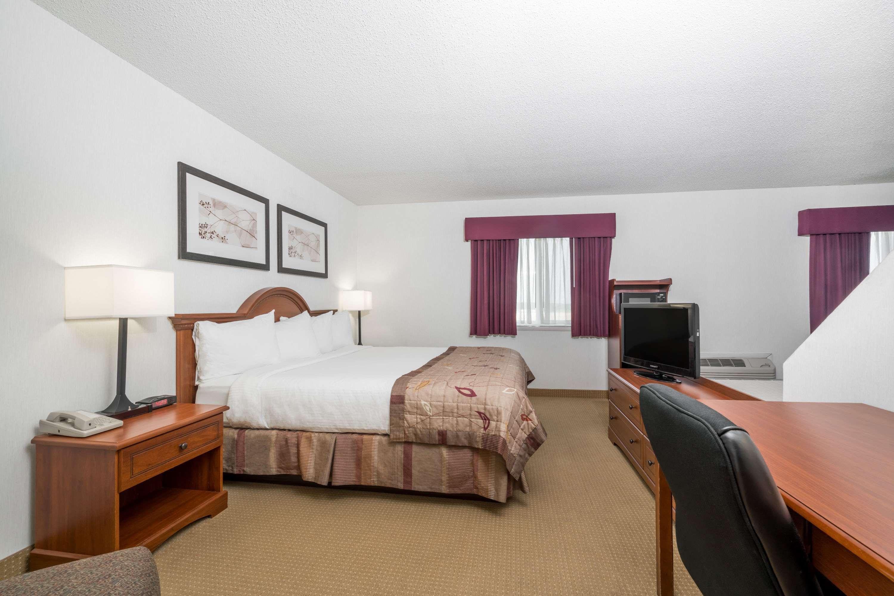 Hotel Baymont By Wyndham Marshfield Extérieur photo